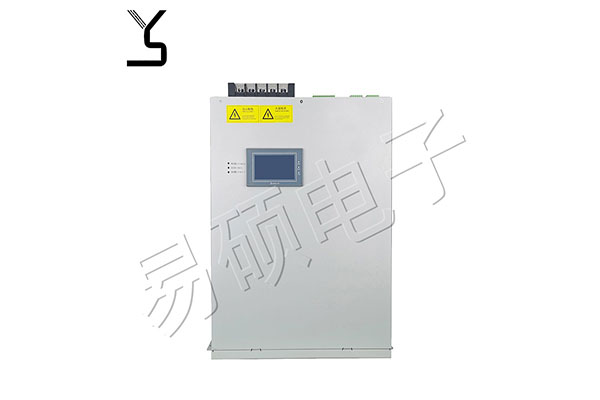 無功靜止補償裝置的優(yōu)點有： 1、全部為靜止部件，運行可靠。 2、響應(yīng)速度快，一般為1～2個頻率周期，而同步調(diào)相機在15個頻率周期以上。 3、主要設(shè)計部件可裝于戶外，一次投資小。 4、無失步危險。 5、損耗低。 6、可設(shè)計成分相單獨控制。 靜止無功補償裝置通過采用單獨的相—相控制，能通過調(diào)節(jié)三相的容抗和感抗來補償任何的不平衡線性穩(wěn)定負荷，使不平衡負荷變成三相平衡負荷，而不需要改變負荷和電源間的有功功率的交換值。 這樣，電網(wǎng)負荷不對稱產(chǎn)生的負序電壓可以消除，同時節(jié)省了電網(wǎng)中為些增添的其它設(shè)備。通過平衡不對稱負荷，整個電網(wǎng)的損失也會降低，這也就是為使電網(wǎng)對稱而采用靜止無功補償裝置的原因之一。 浙江易碩電氣有限公司是專業(yè)從事低壓電力電容器，智能電容器，電抗器，無功補償控制器，無功補償裝置系列的研發(fā)、設(shè)計、生產(chǎn)、銷售和服務(wù)為一體的高科技公司。 公司堅持“以科技為動力，以質(zhì)量求發(fā)展”為宗旨，致力打造智能電網(wǎng)專業(yè)服務(wù)領(lǐng)導(dǎo)品牌。 公司擁有一只高水準的研發(fā)管理團隊，集研發(fā)、生產(chǎn)、銷售、服務(wù)于一體，專注于智能無功補償、諧波治理、節(jié)能與電能質(zhì)量治理等電力自動化高科技產(chǎn)業(yè)，主要產(chǎn)品有低壓智能電容器、諧波抑制性智能電容器、電力電容器、用電信息采集終端、配變多功能智能配電箱和智能配網(wǎng)等系列。 多年來，我們堅持以“使產(chǎn)品智能化，使服務(wù)貼心化”為使命。易碩電氣本著對社會，對用戶高度的責(zé)任感，堅持走專業(yè)化道路，繼續(xù)創(chuàng)新超越，努力為我國智能電網(wǎng)電力自動化做出更大的貢獻。.jpg